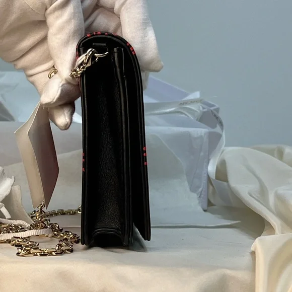 DIOR LIMITED EDITION Black Calfskin Wallet-on-Chain with Red Heart & Club motif - Picture 3 of 12